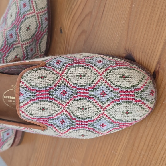Woman STUBBS & WOOTTON tan Red Green Needlepoint Leather Trim Flat Shoes Sz 8.5 - Picture 2 of 11
